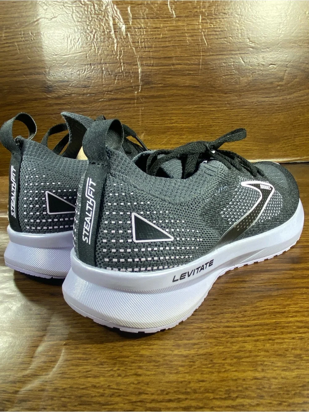 Brooks Levitate stealth fit 5 women’s shoe size 6.5